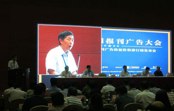 Affichage à LED flexible de rideau en 2RGB P25.6 pour la publicité extérieure