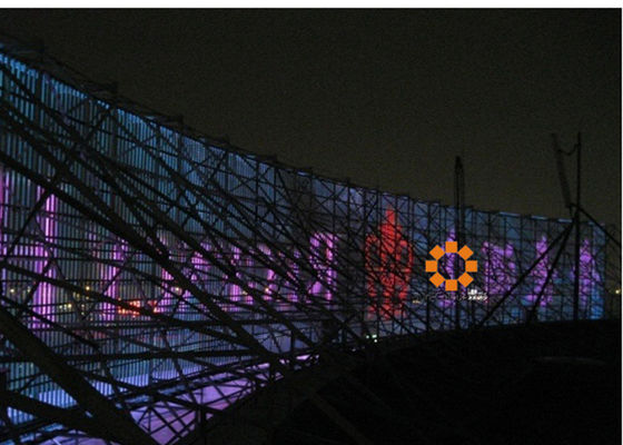 Les grands signes transparents de location d'affichage à LED ont doucement mené l'écran P12 de rideau polychrome